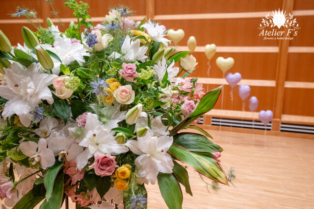神戸市灘区民ホールへピアノの発表会へお届けしたスタンド花