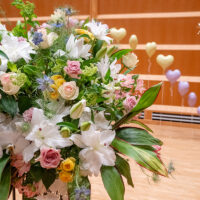 神戸市灘区民ホールへピアノの発表会へお届けしたスタンド花