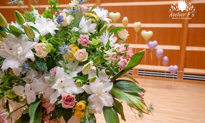 神戸市灘区民ホールへピアノの発表会へお届けしたスタンド花