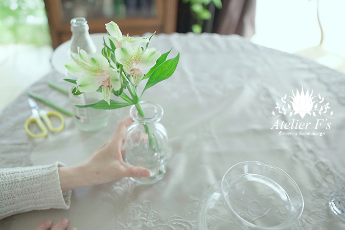 初心者さんにおススメ目のアルストロメリア1輪挿し