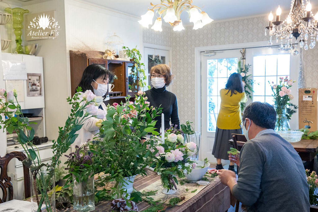 イギリススタイルフラワーアレンジメント11月のレッスン風景
