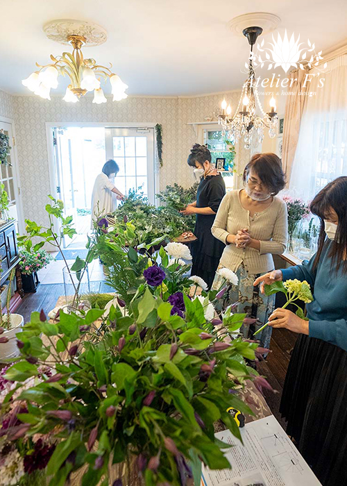 アトリエフィーズ　フラワーアレンジメントレッスン風景