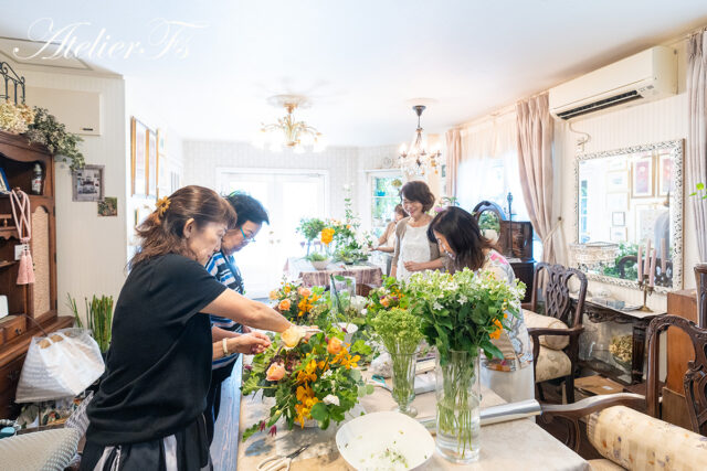 アトリエフィーズフラワーアレジメント教室レッスン風景　